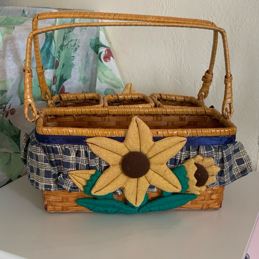 Vintage Sewing/Crafting Basket with Quilted Sunflowers 90’s Cottagecore
